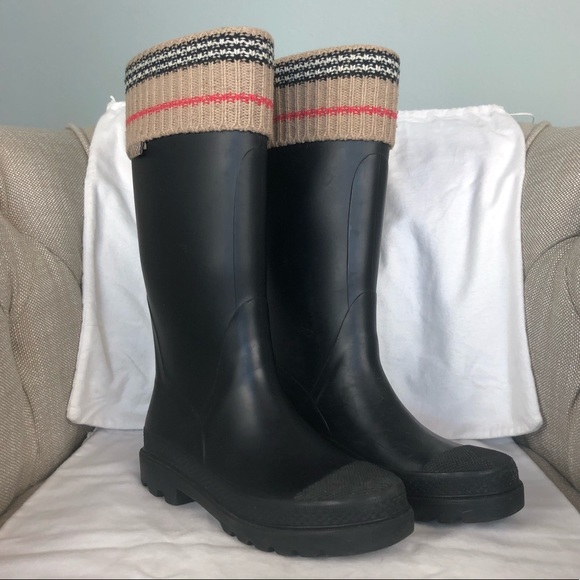 Burberry Shoes - Burberry Rain Boots - Black w Nova Check Details